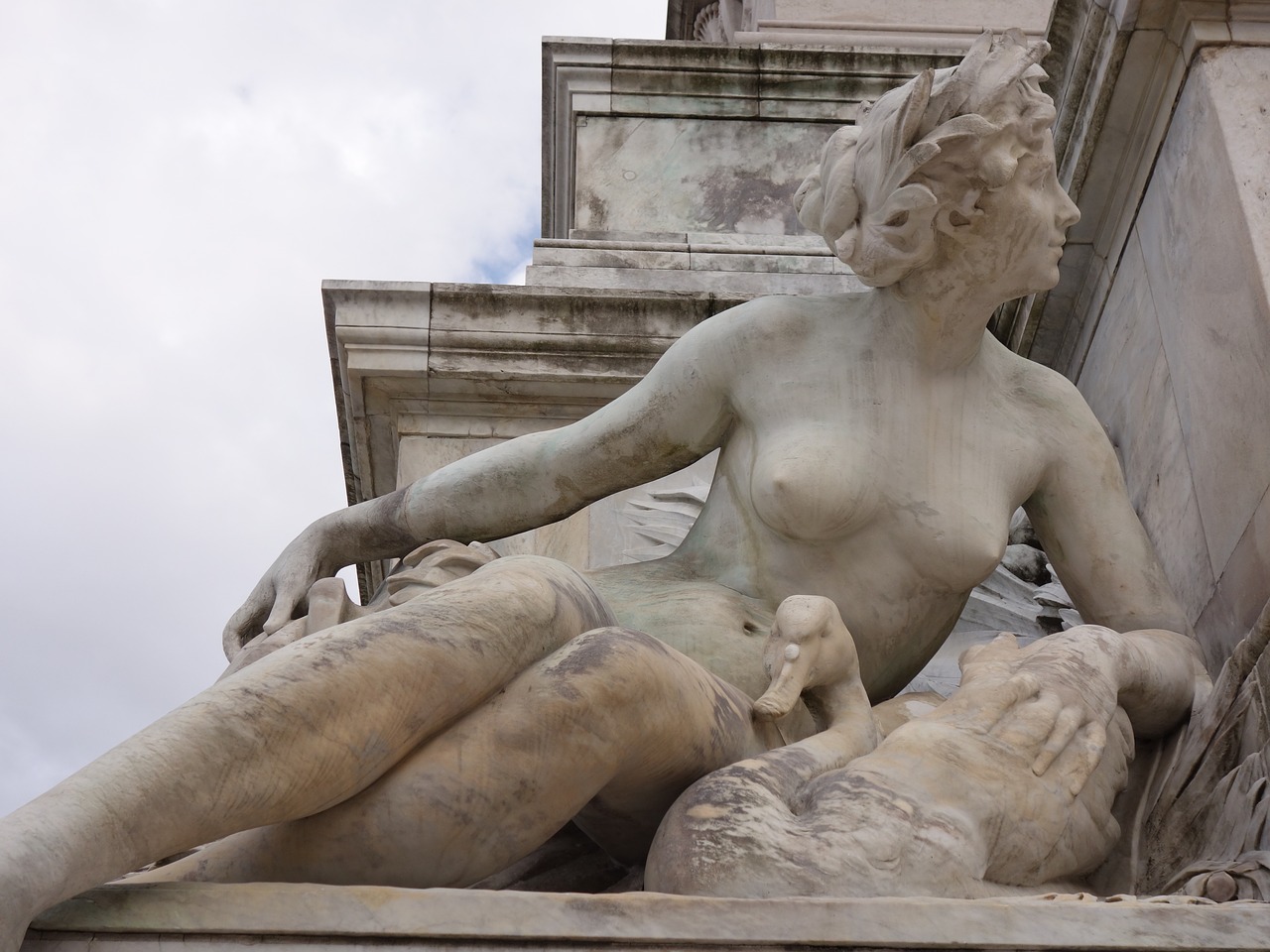 sculpture quincunxes monument to the girondins free photo