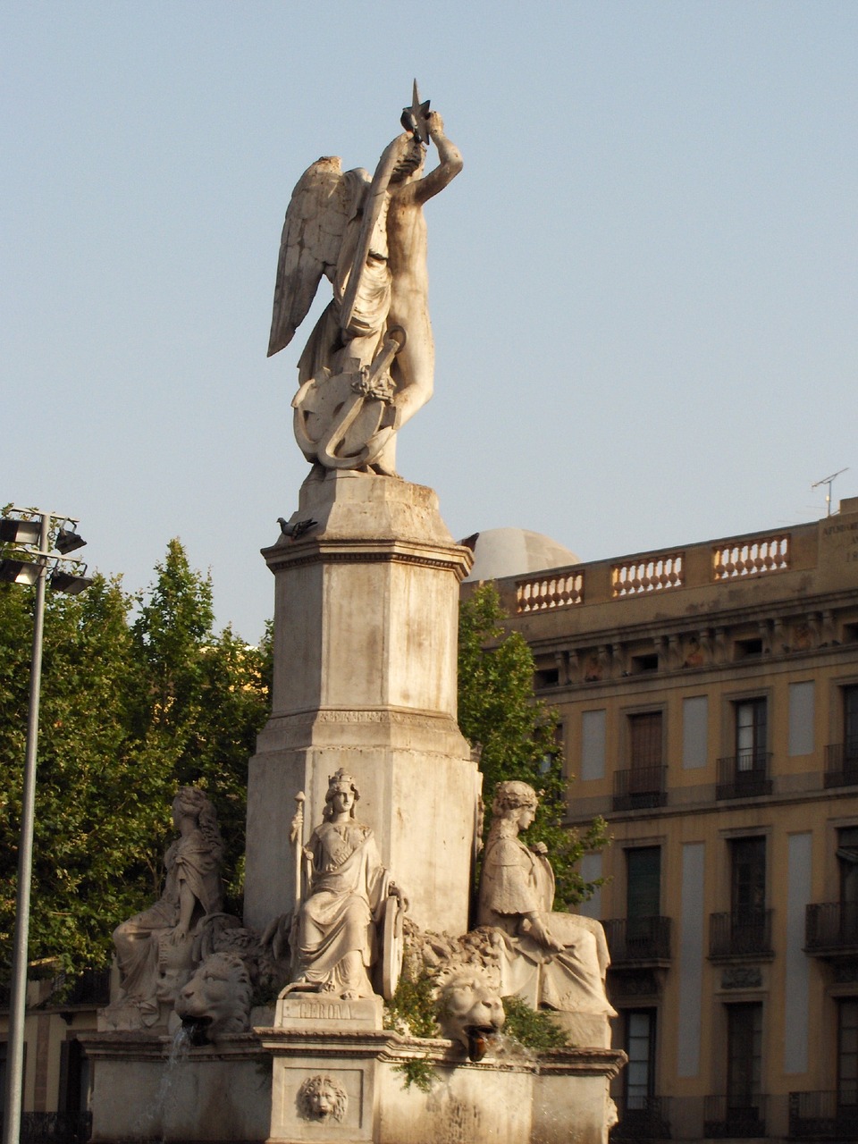 sculpture barcelona spain free photo