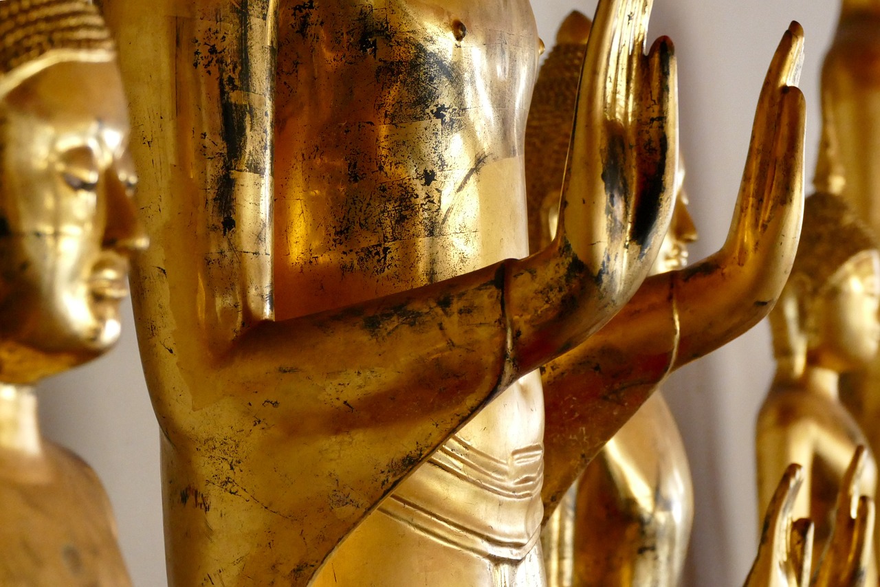 sculpture  golden  religion free photo