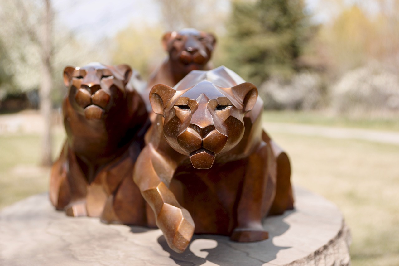 sculpture  lion  bronze free photo