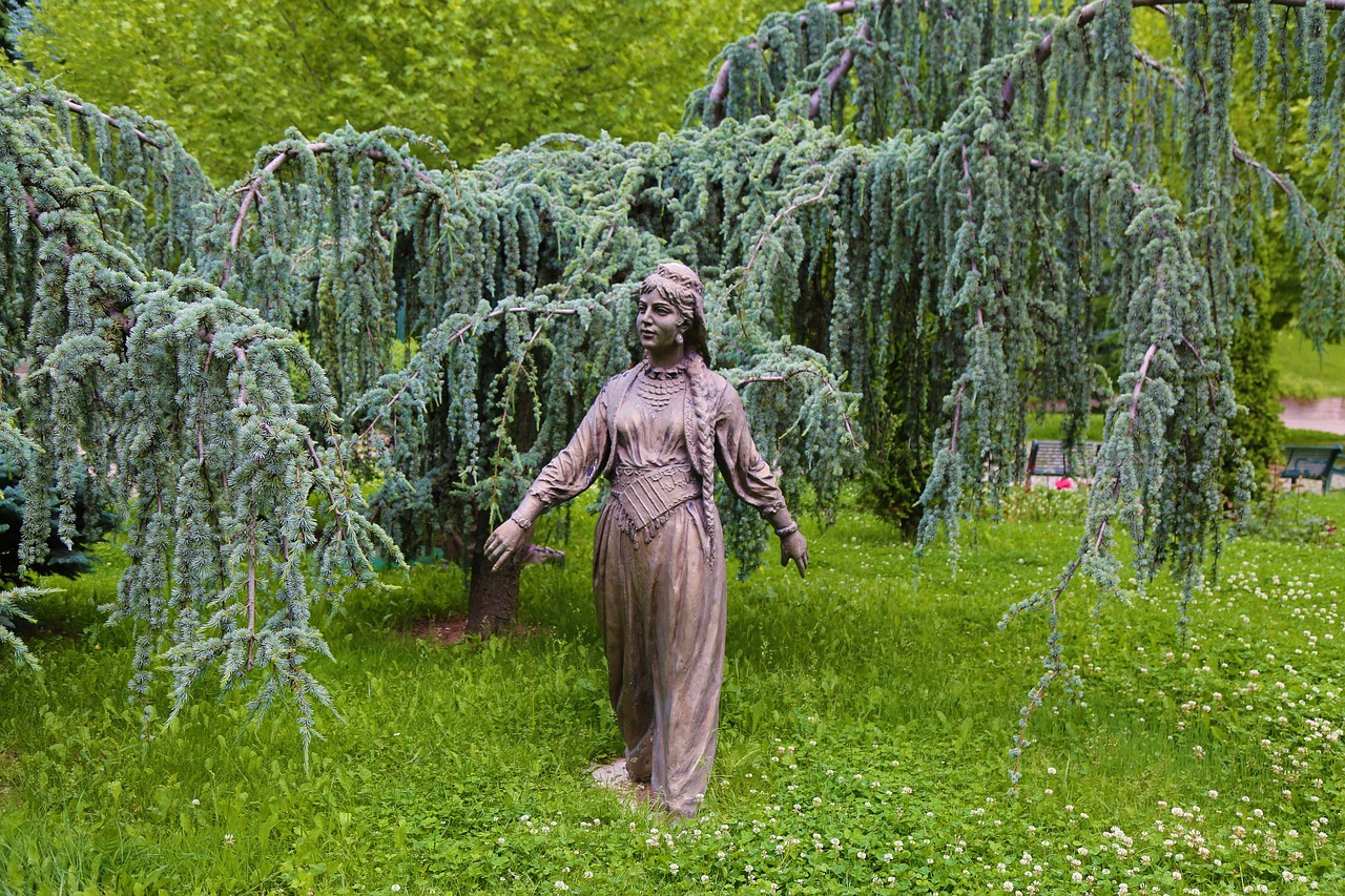 sculpture  peasant girl  park free photo