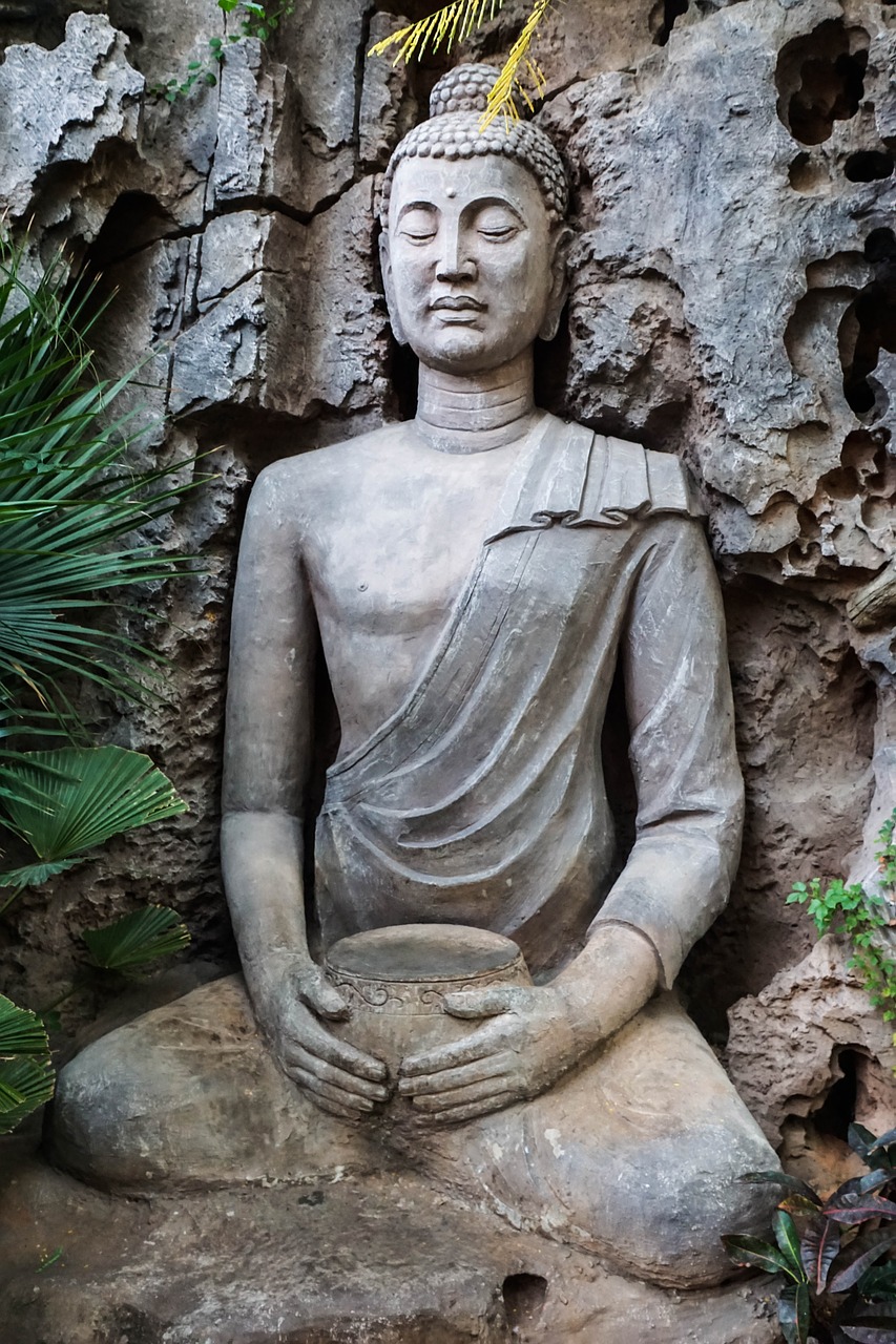 sculpture  monument  buddhism free photo