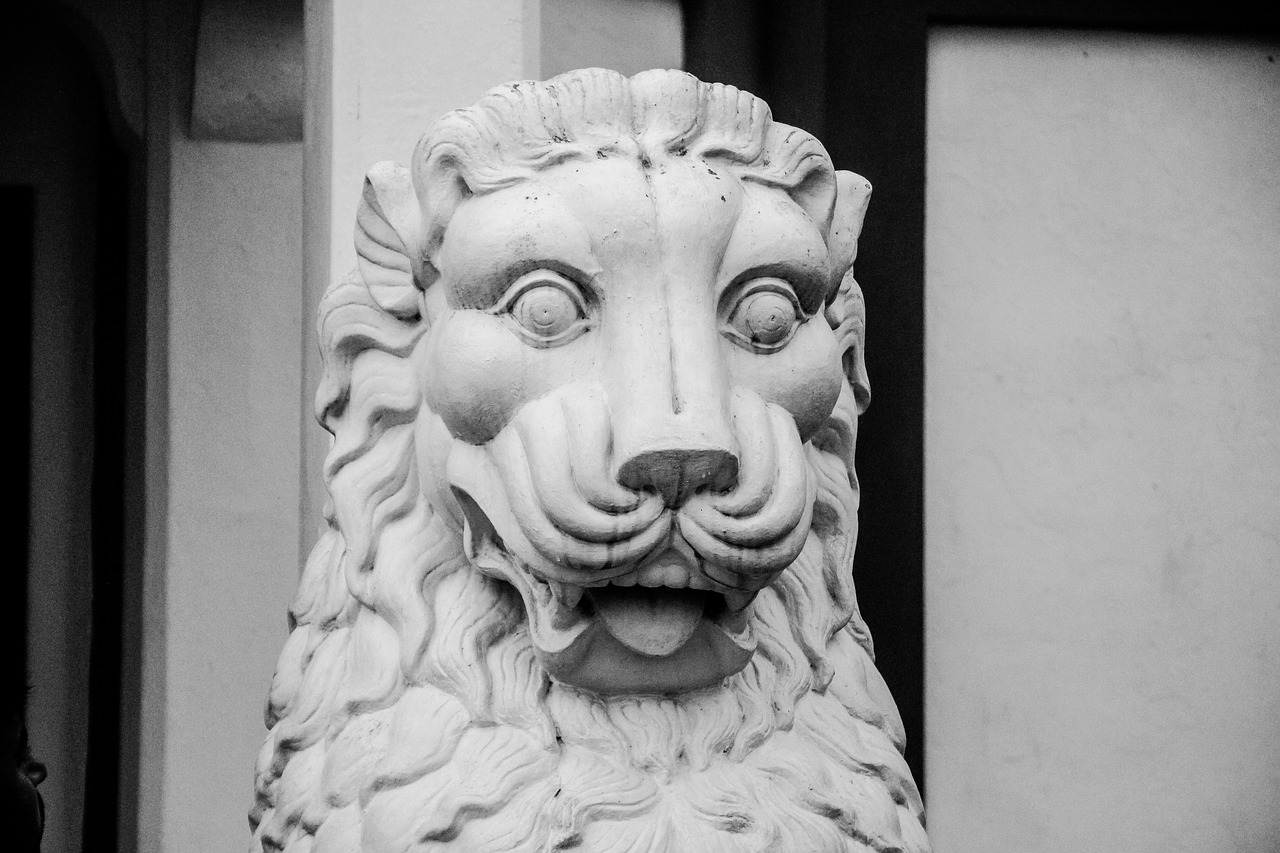 sculpture  lion  figure free photo