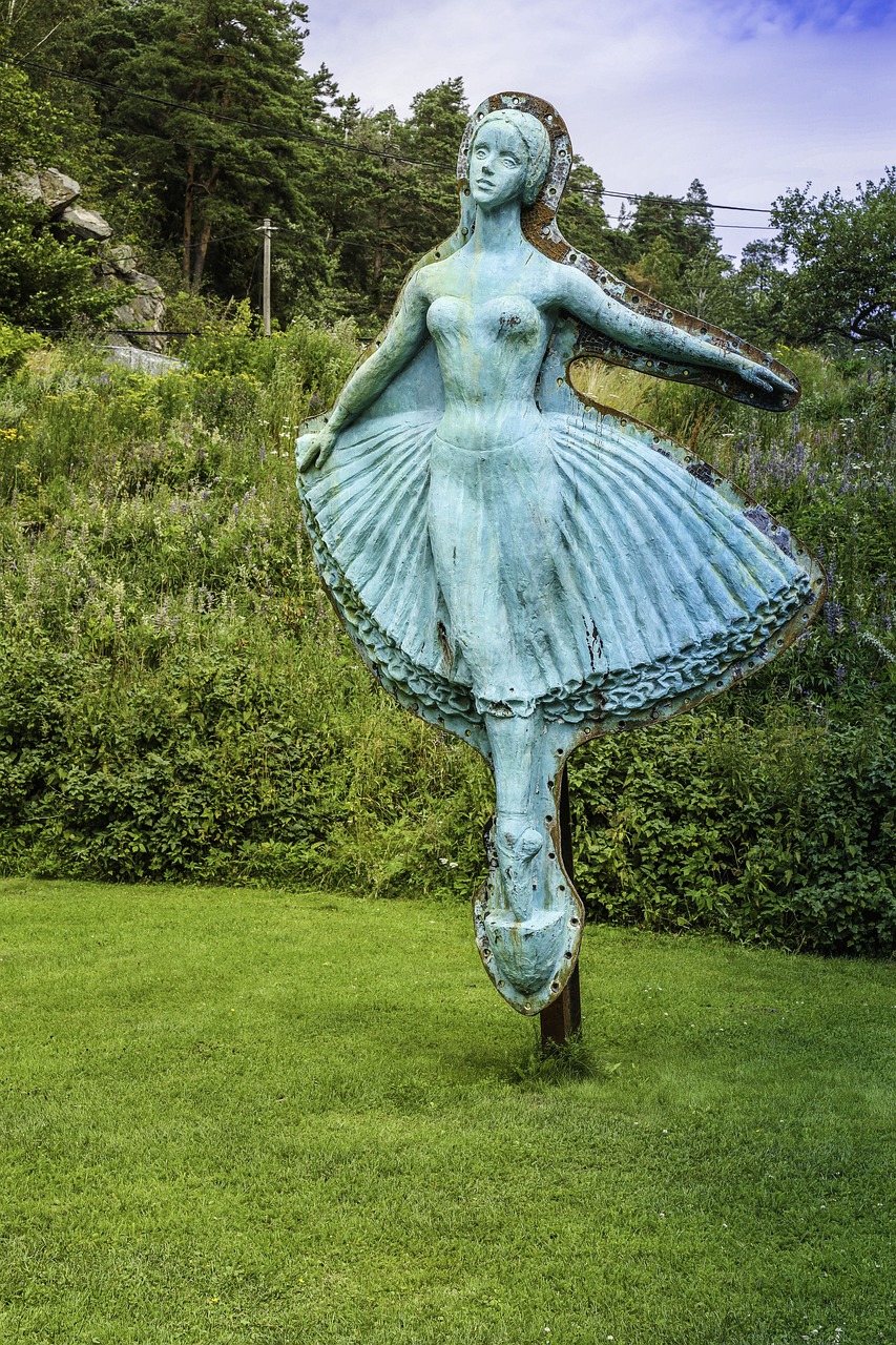 sculpture  figurehead  female free photo
