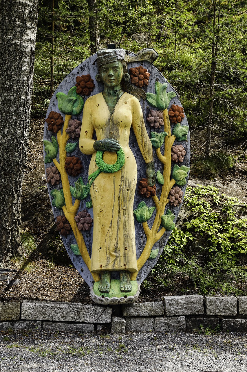 sculpture  figurehead  female free photo