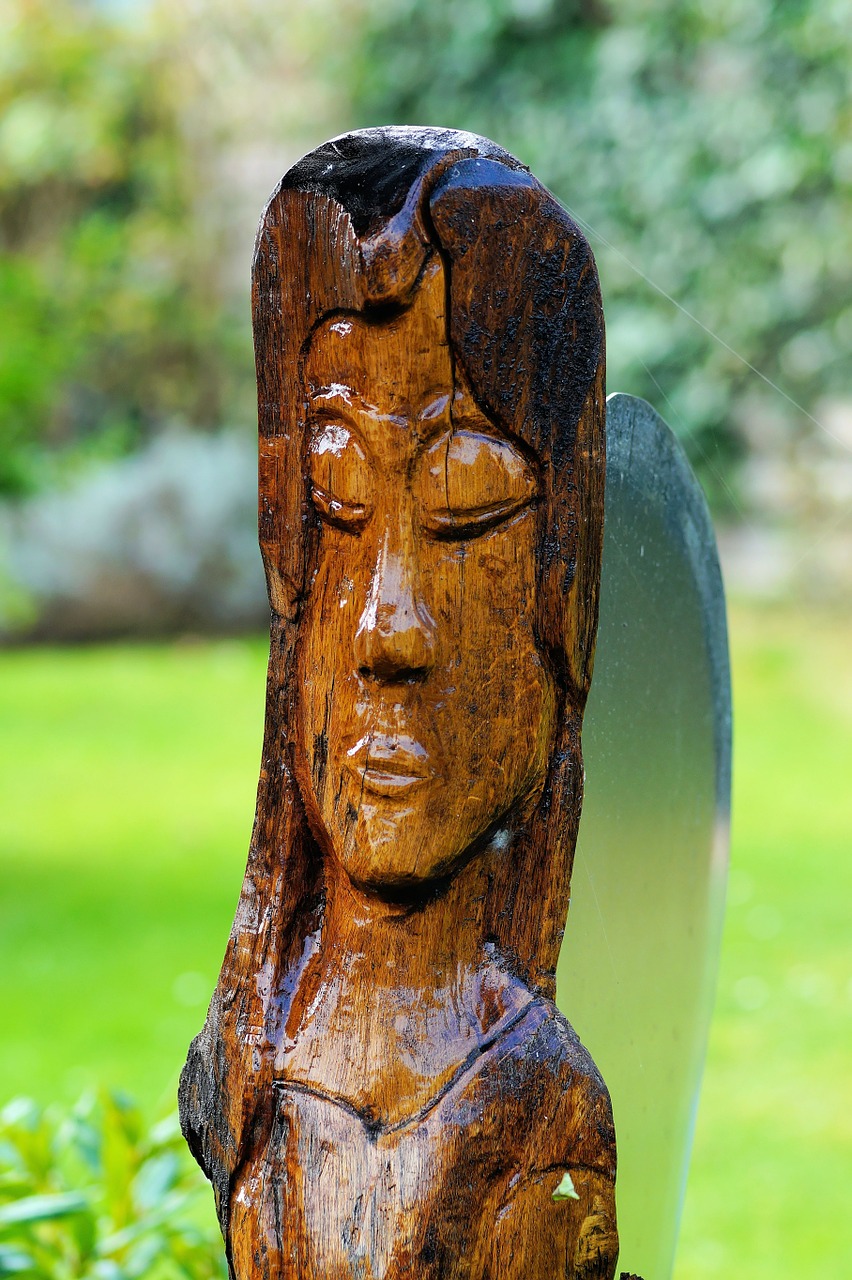 sculpture wood lacquered free photo