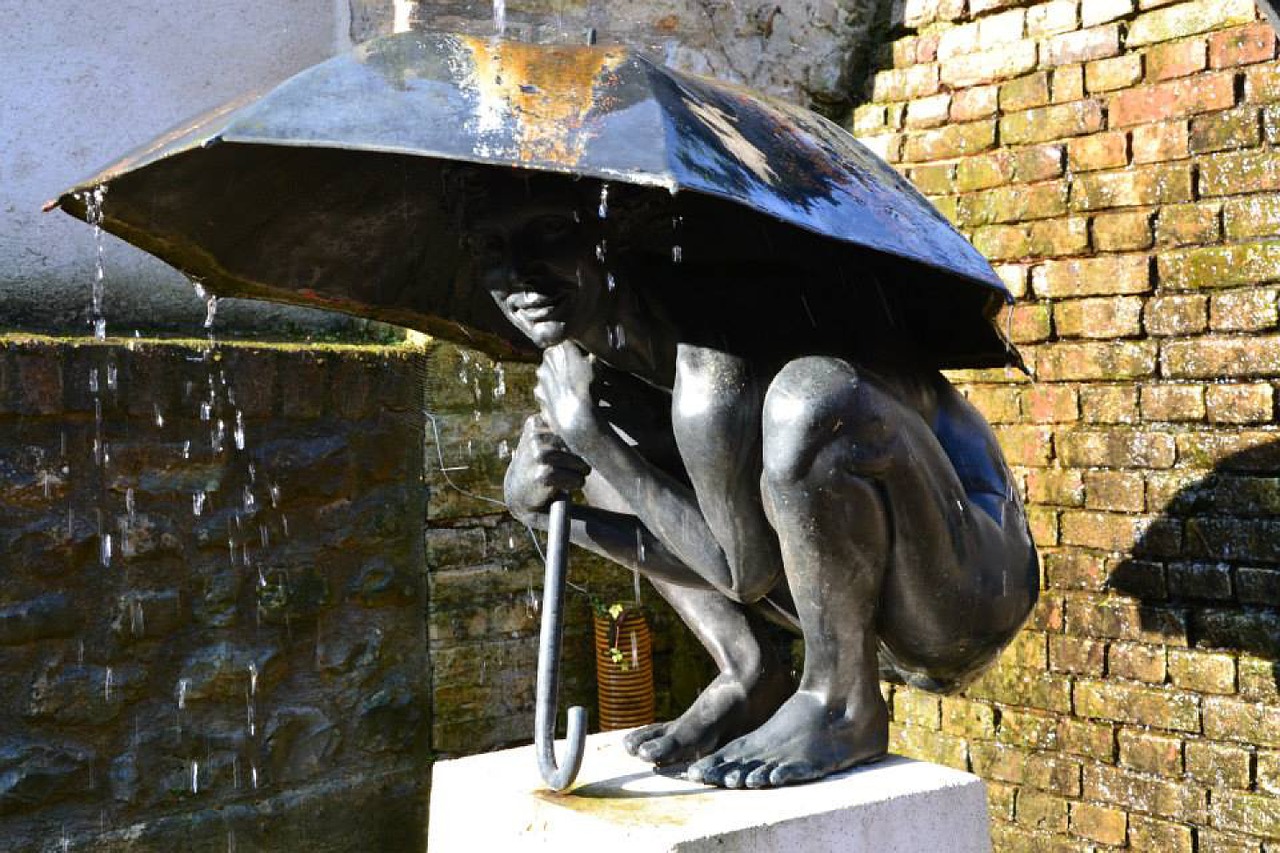 sculpture bronze rain free photo
