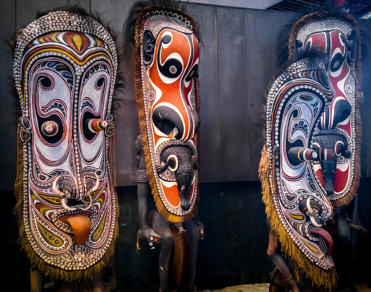 sculptures wood sculptures papua new guinea free photo