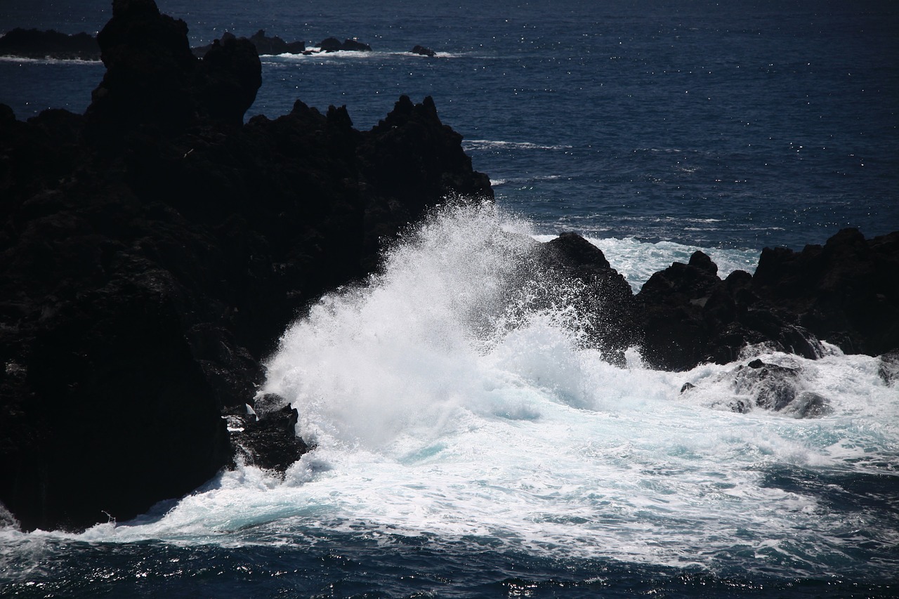 sea waves jeju island free photo