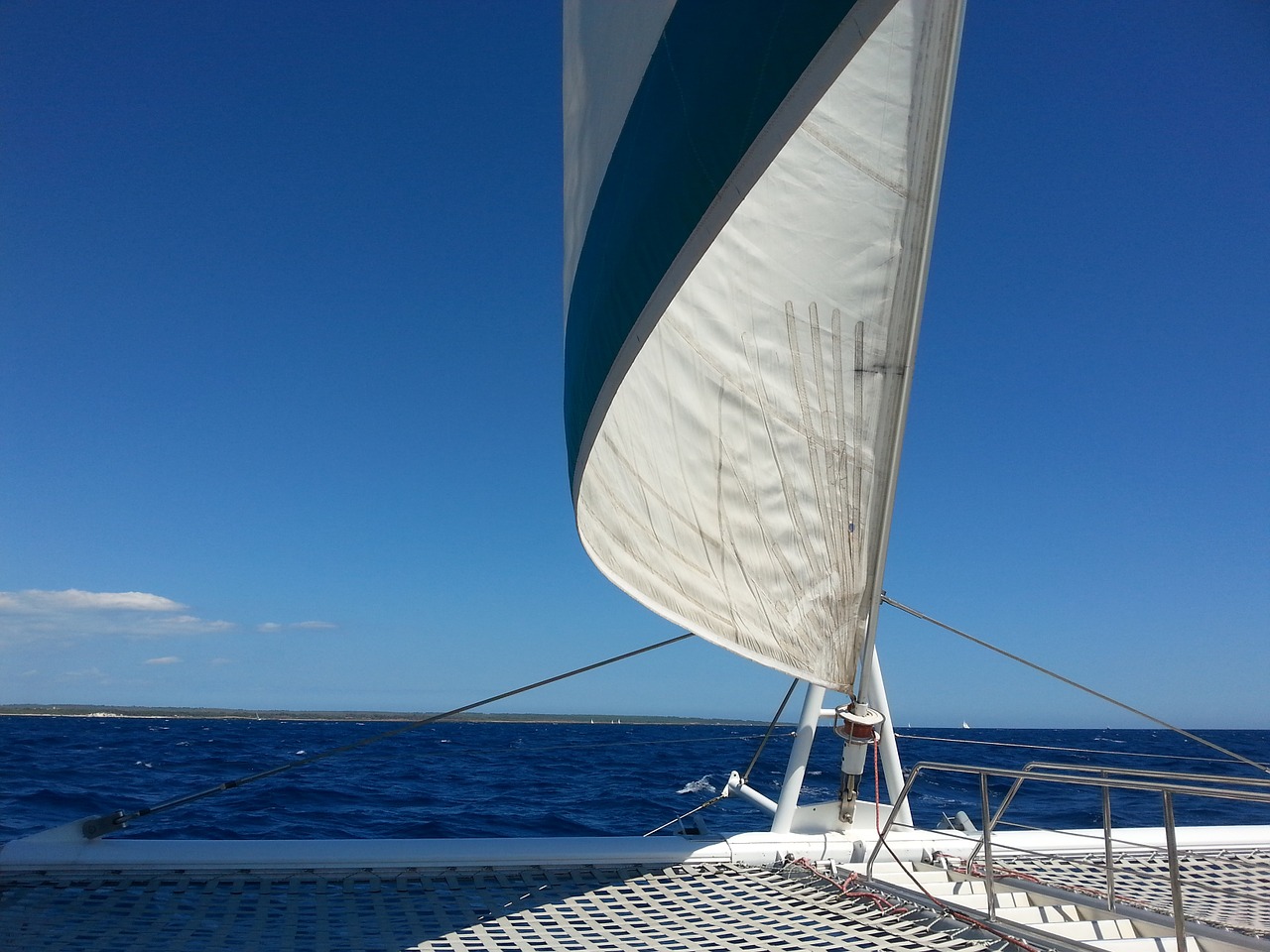 sea sailing sailing boat free photo