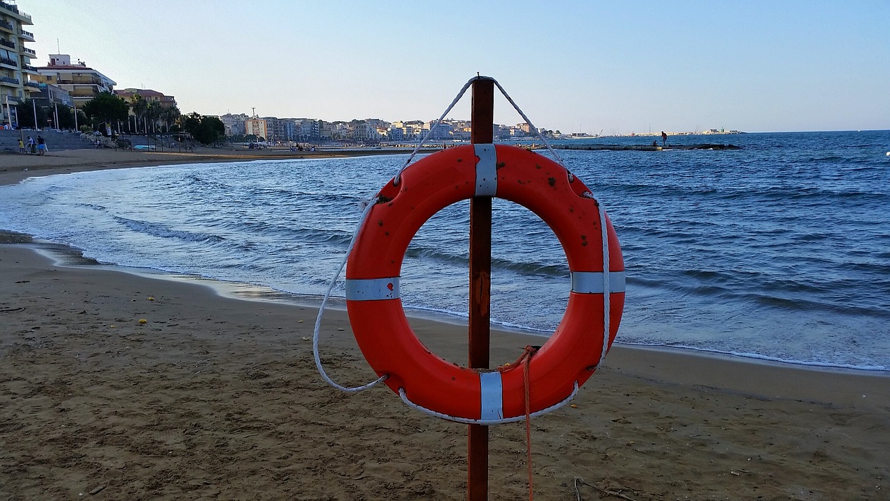 sea crotone rescue free photo