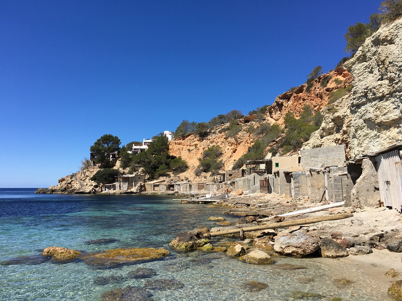 sea cliff boat house free photo