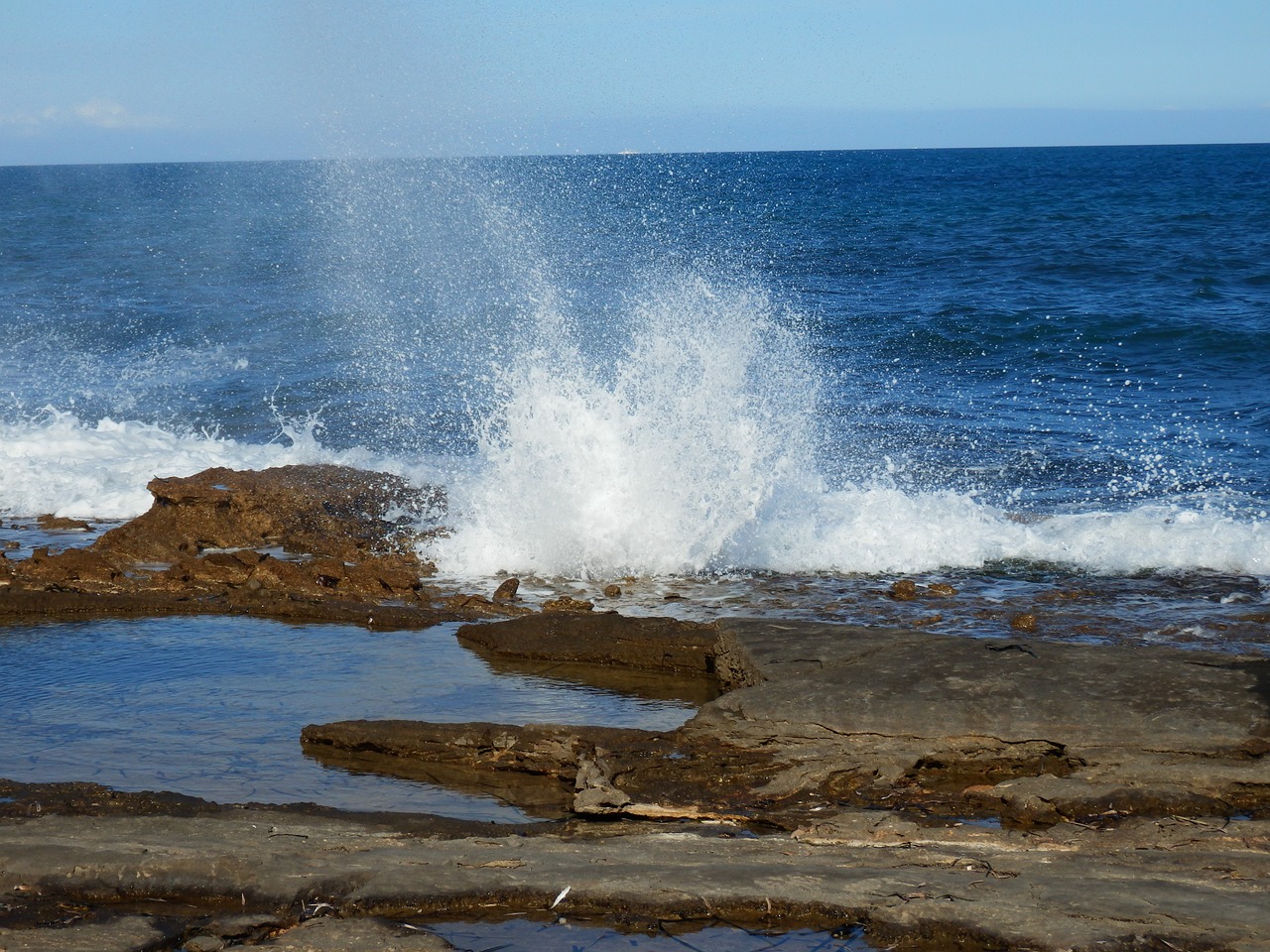 sea water rocks free photo