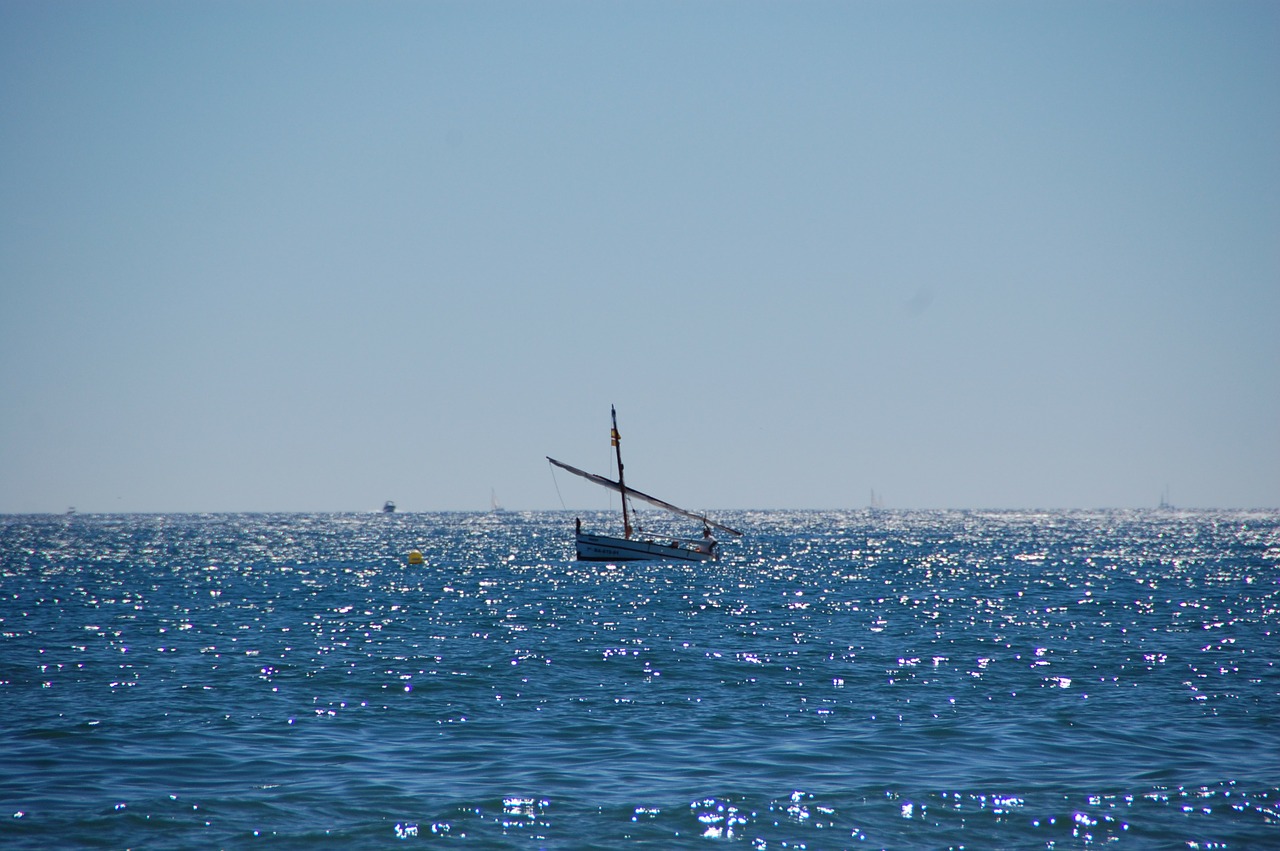 sea boat horizon free photo