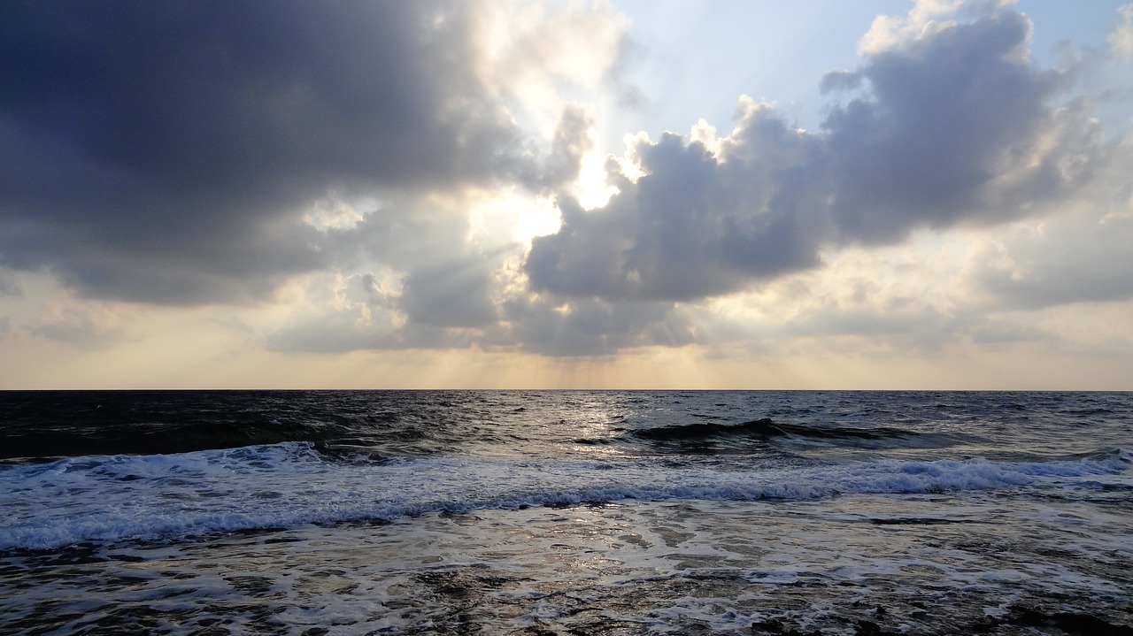 sea clouds horizon free photo