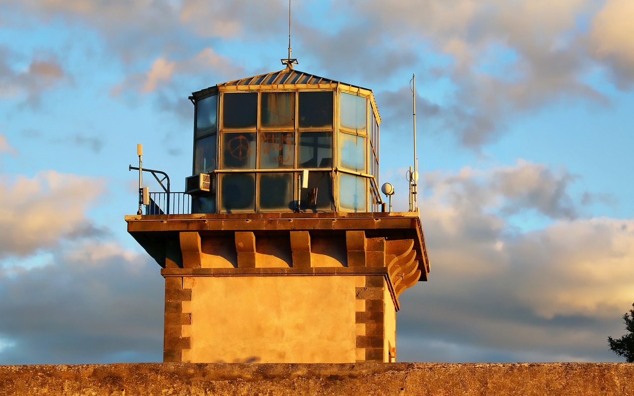 sea lighthouse sun free photo