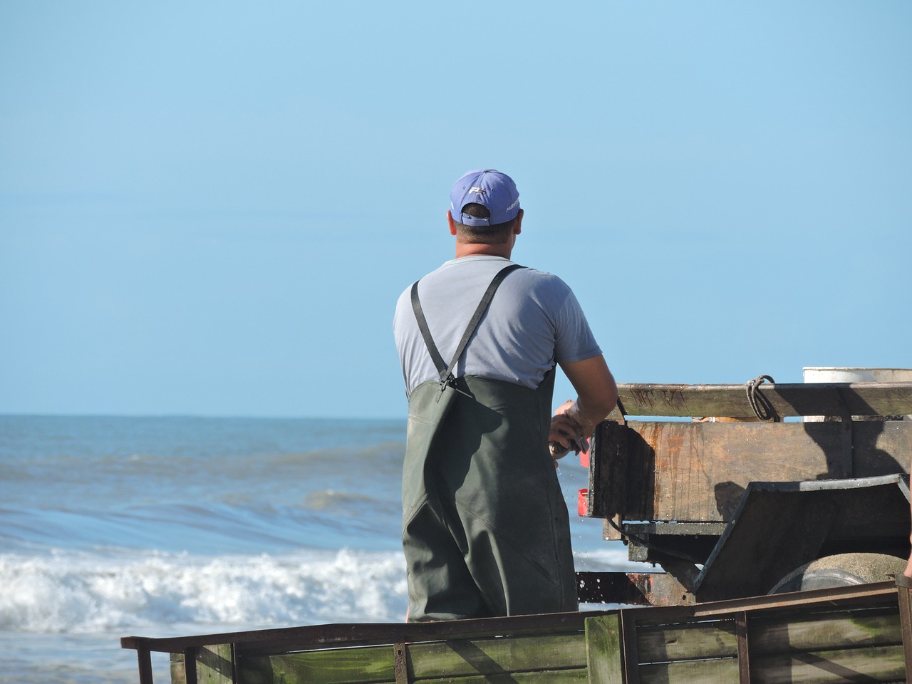 sea fisherman ocean free photo