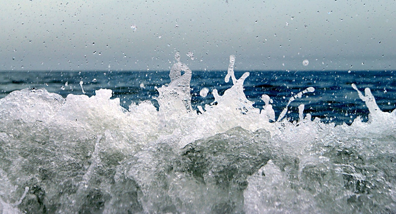 sea wave spray free photo