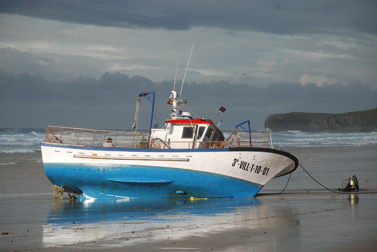 sea beach boat free photo