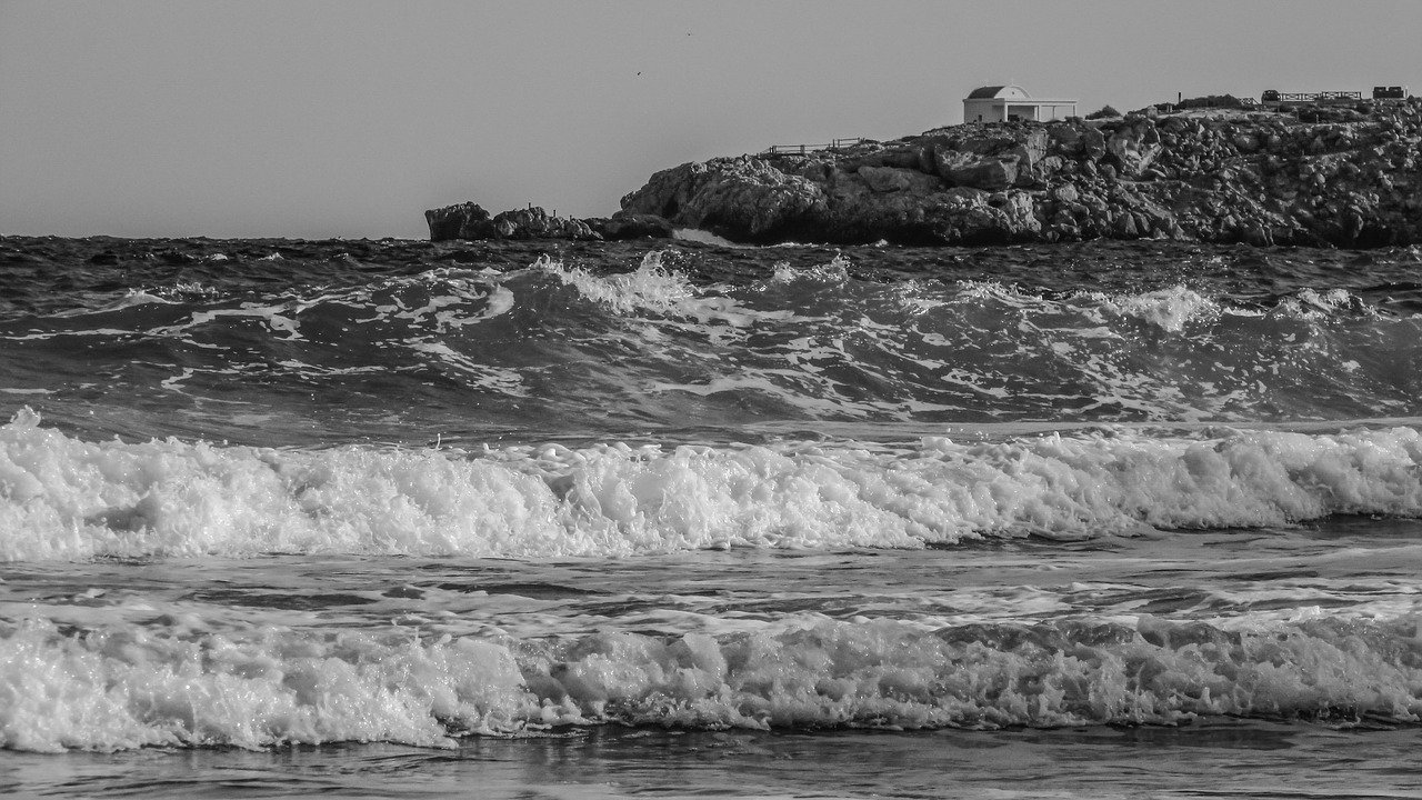 sea waves scenery free photo