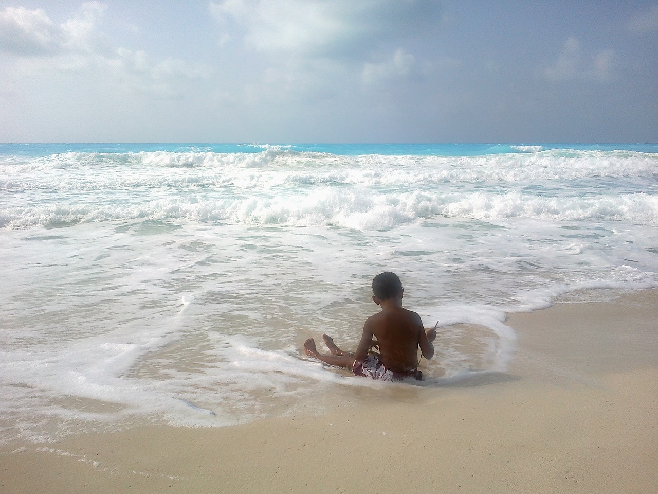 sea waves boy free photo
