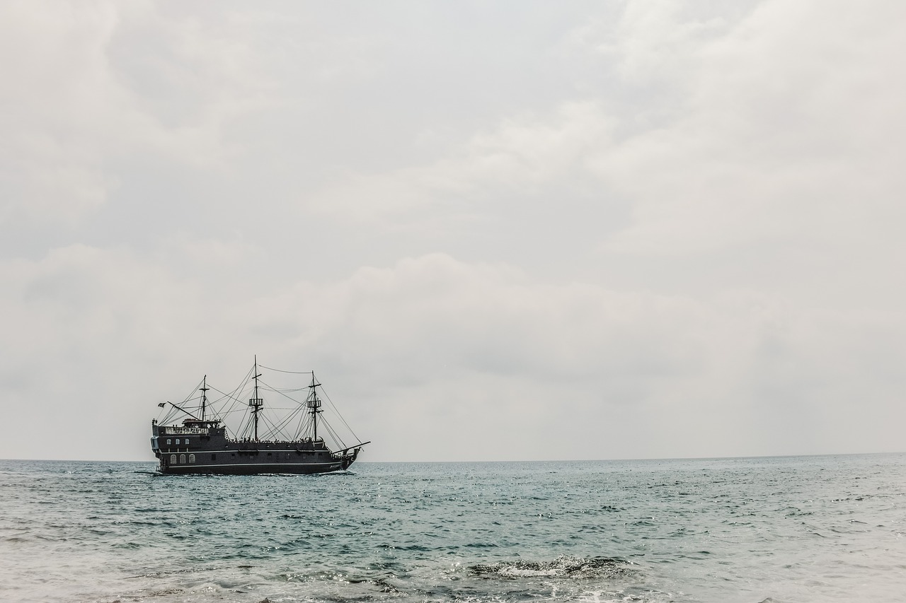 sea horizon boat free photo