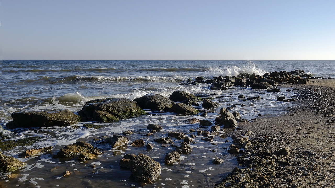 sea spray blue sky free photo