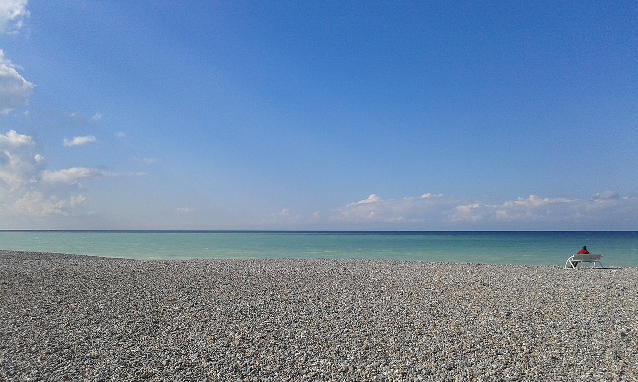 sea pebble side free photo