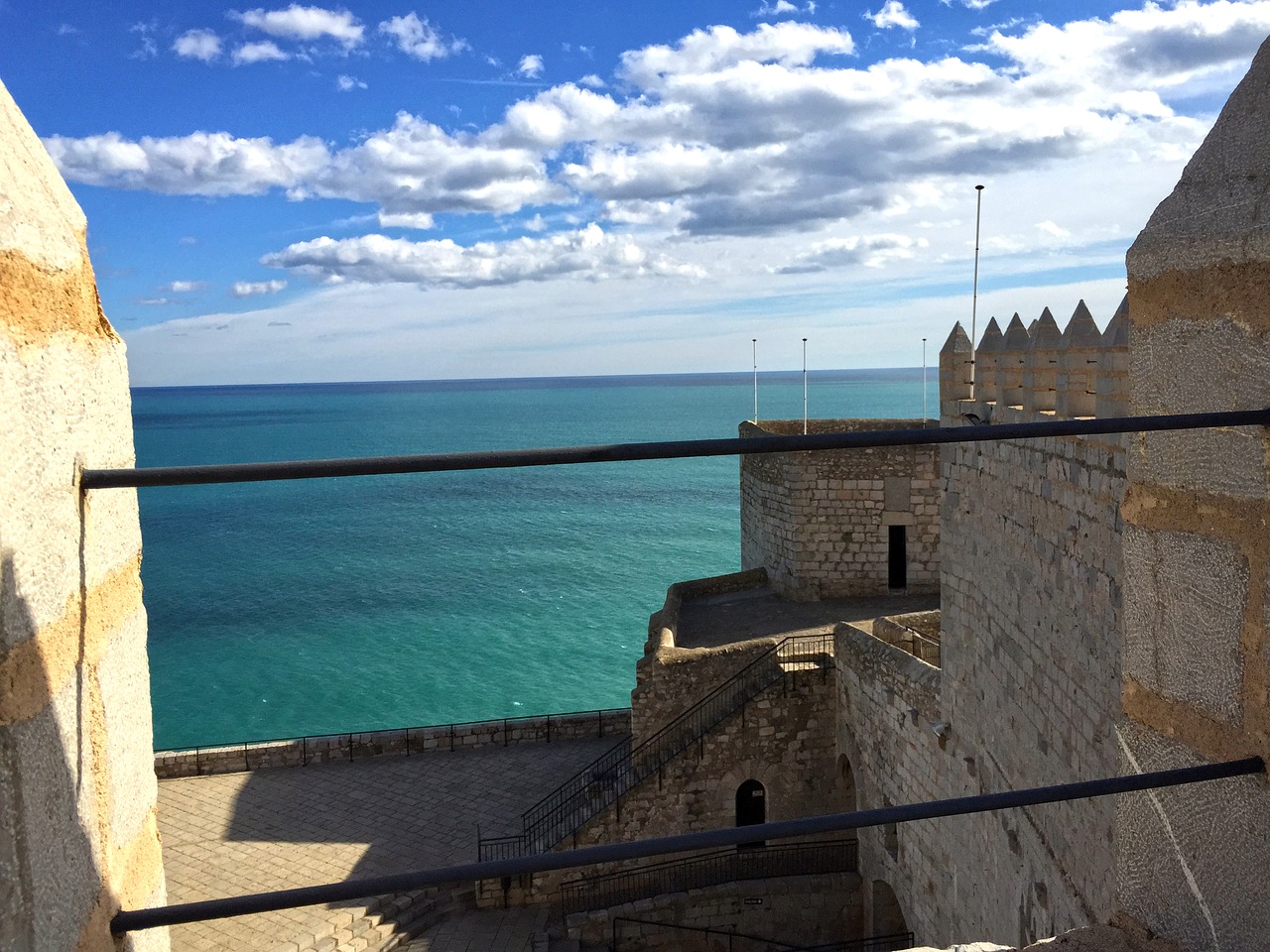 sea castle courtyard castle free photo