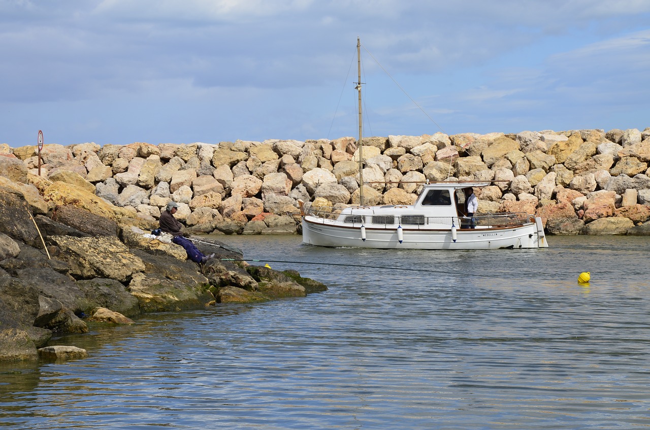 sea fishing boat free photo