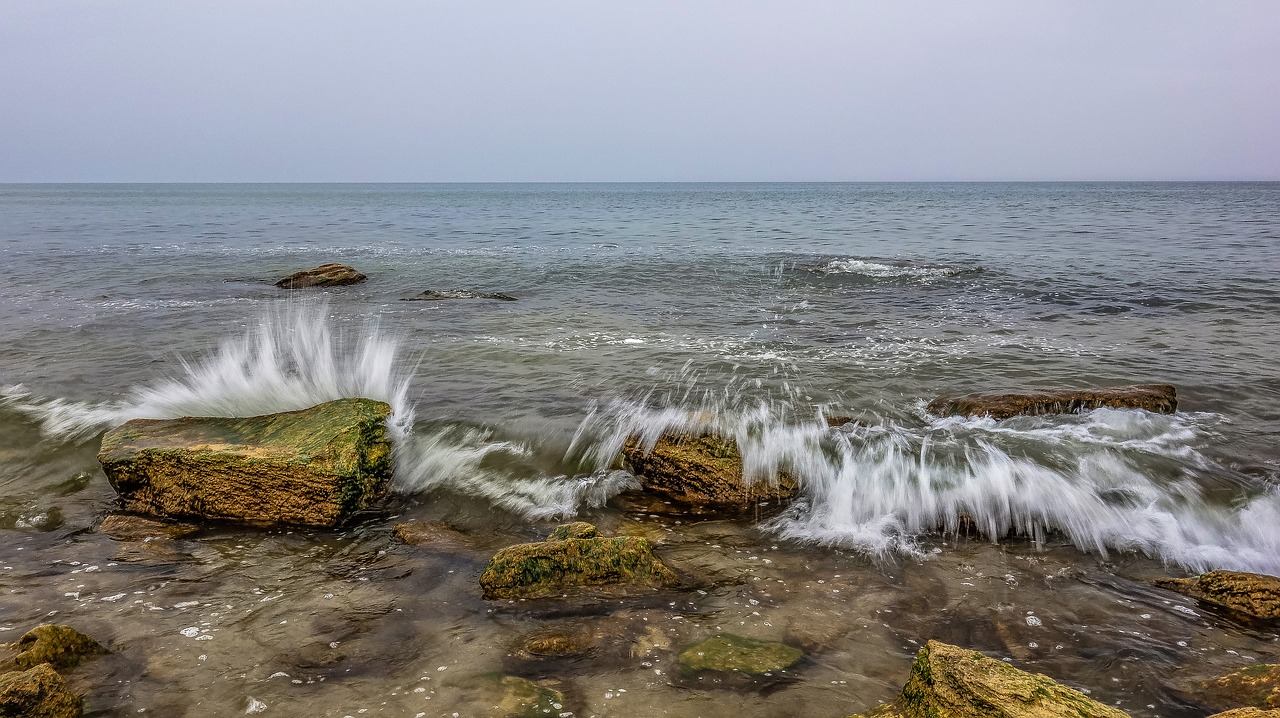 sea stones spray free photo