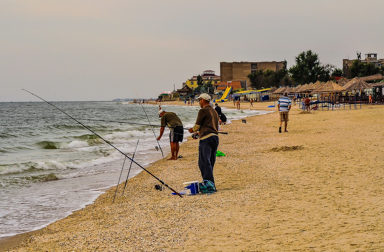 sea fishermen camp site free photo