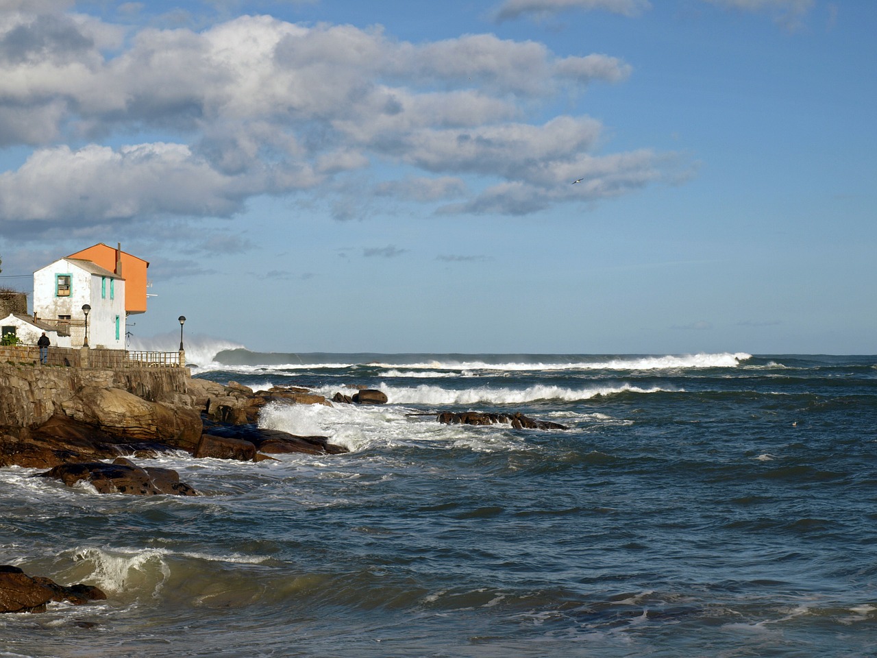 sea houses sky free photo