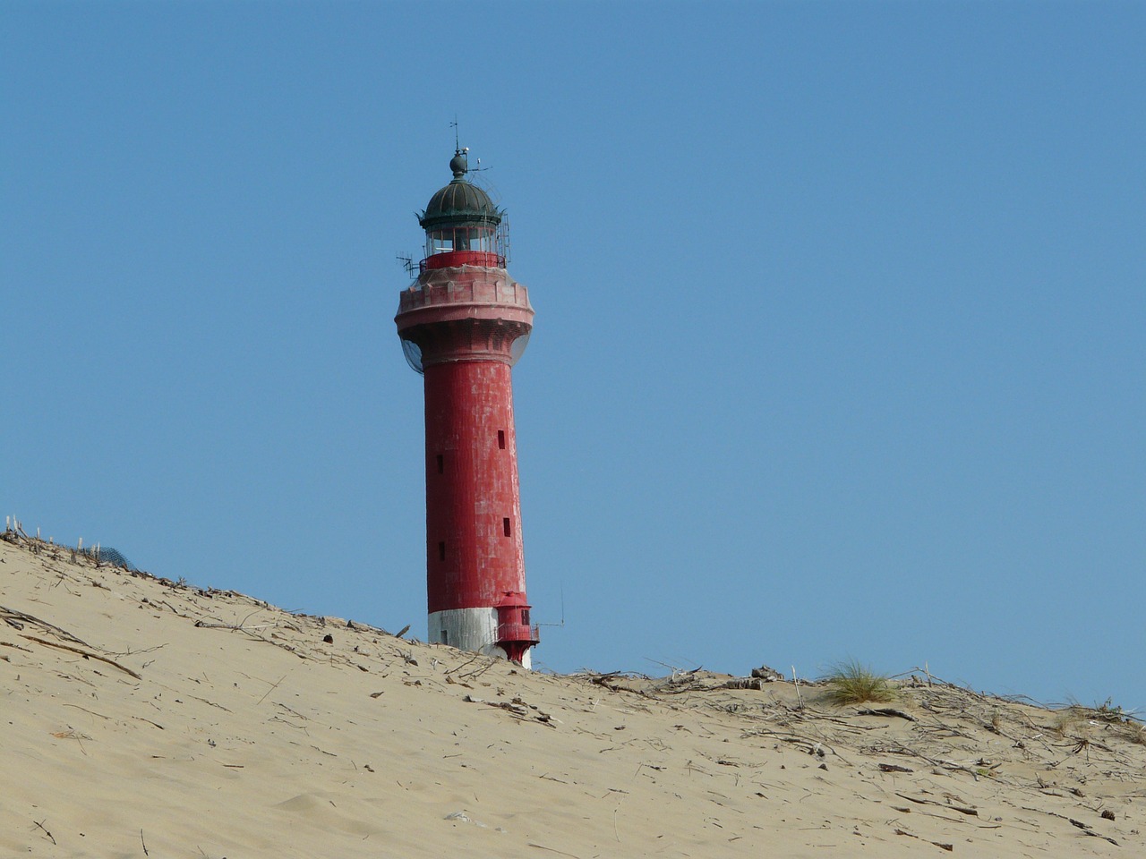 sea lighthouse ocean free photo