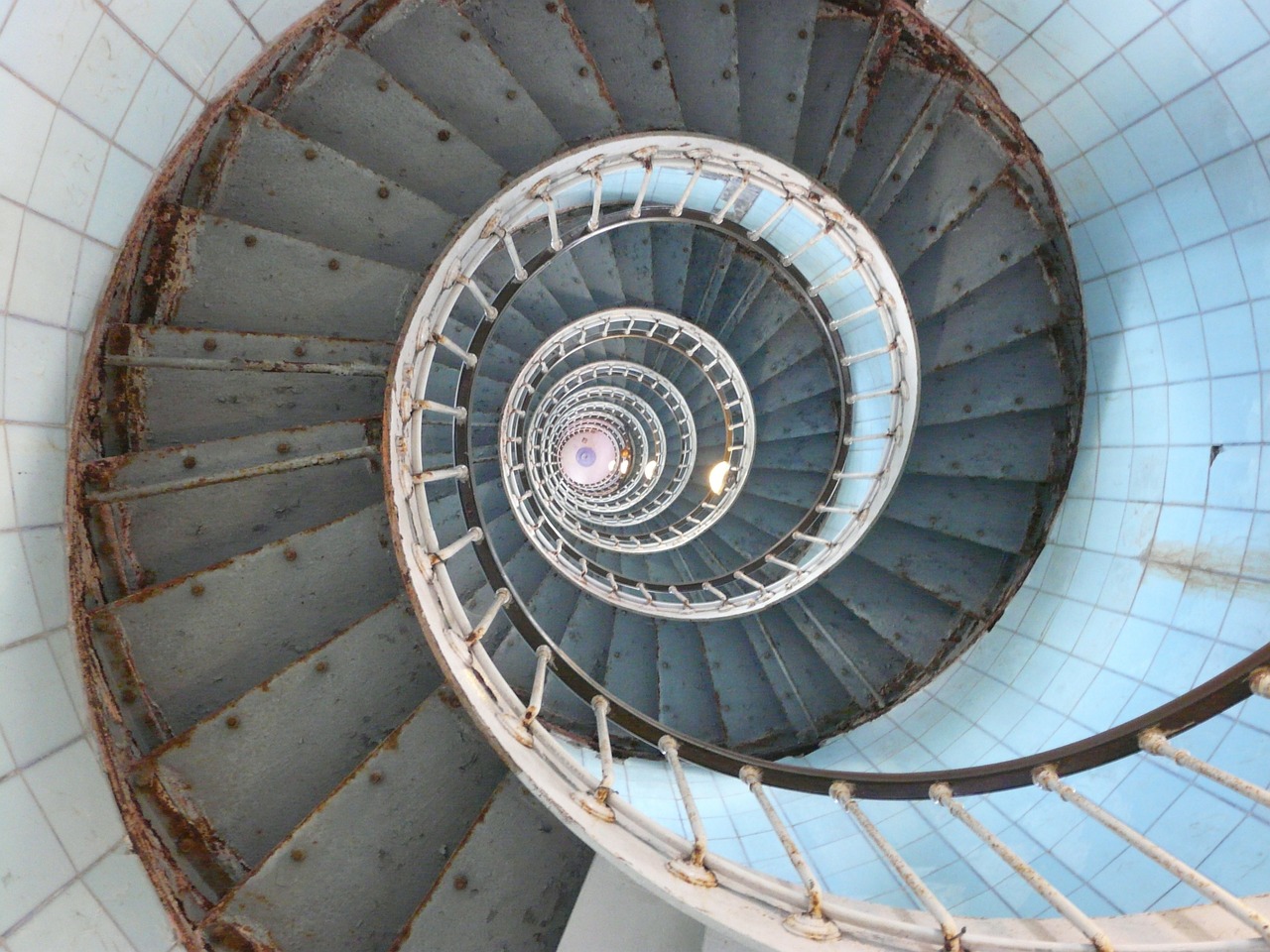 sea lighthouse ocean free photo