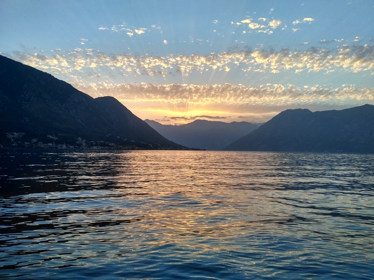 sea mountains clouds free photo