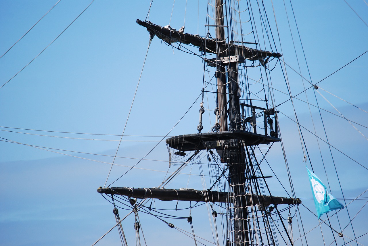 sea old rigs boat free photo