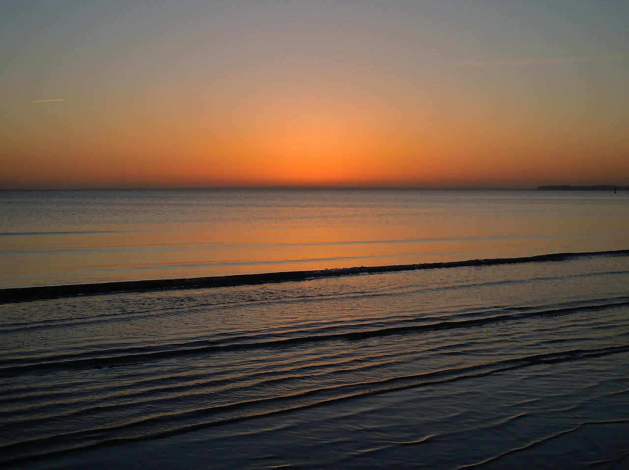 sea sunrise mirroring free photo