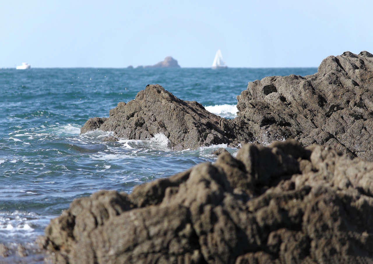 sea rock horizon free photo