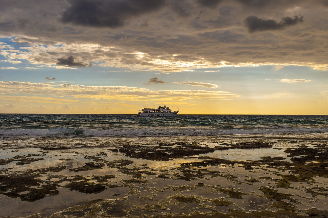 sea clouds sunlight free photo