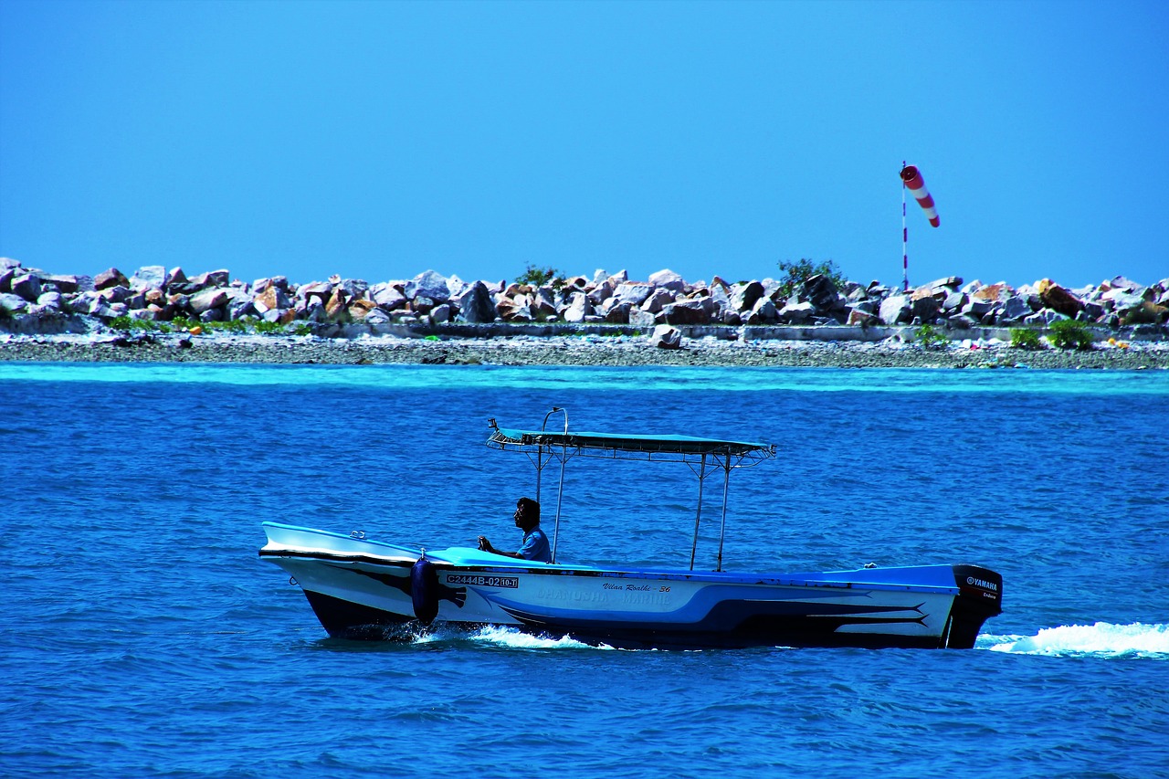 sea maldives wind free photo