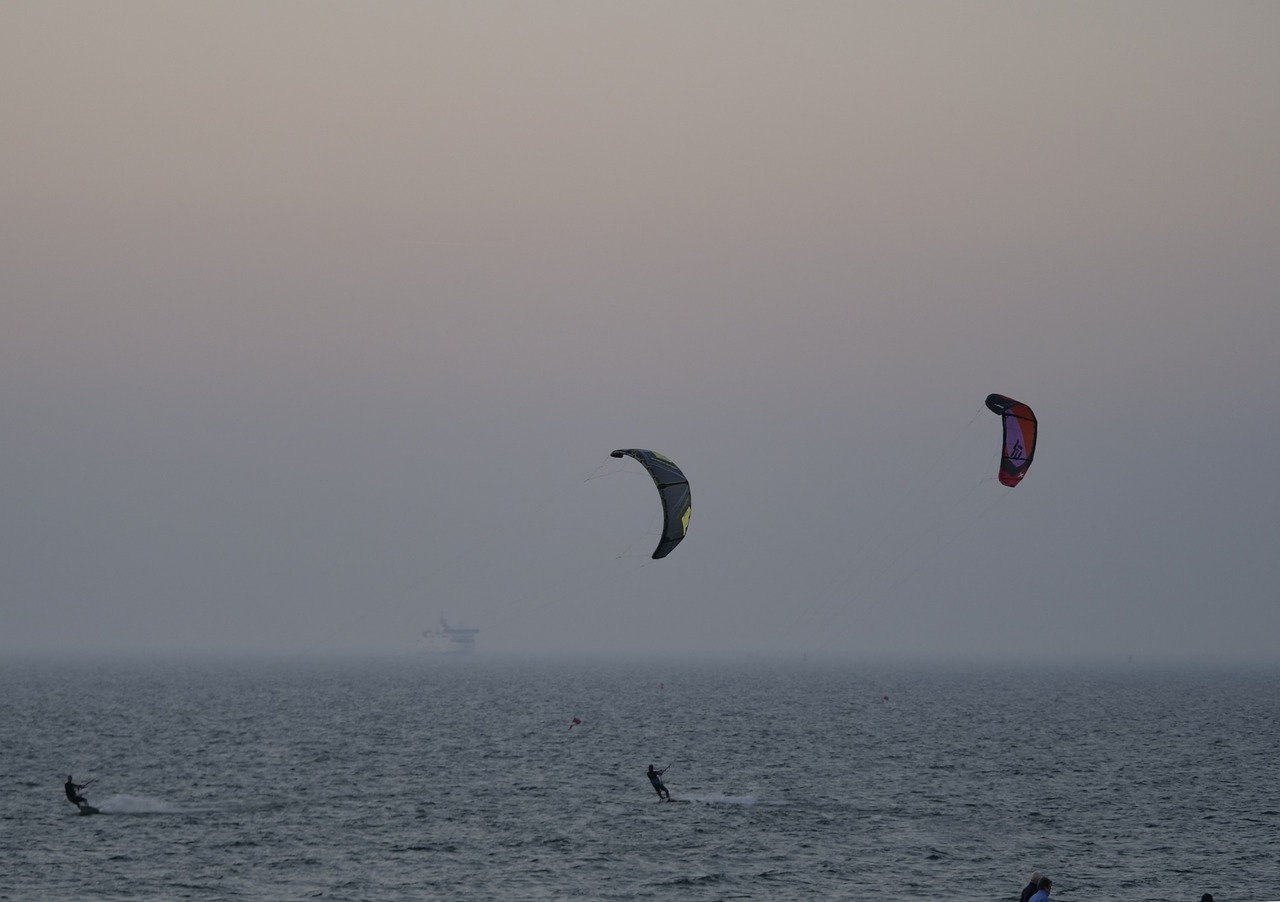 sea  kiting  kitesurfer free photo