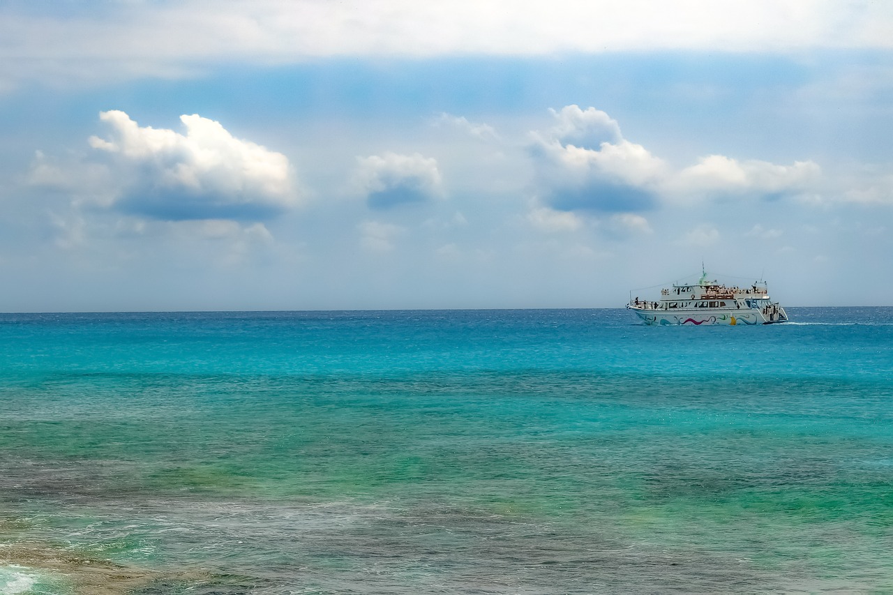 sea  boat  horizon free photo