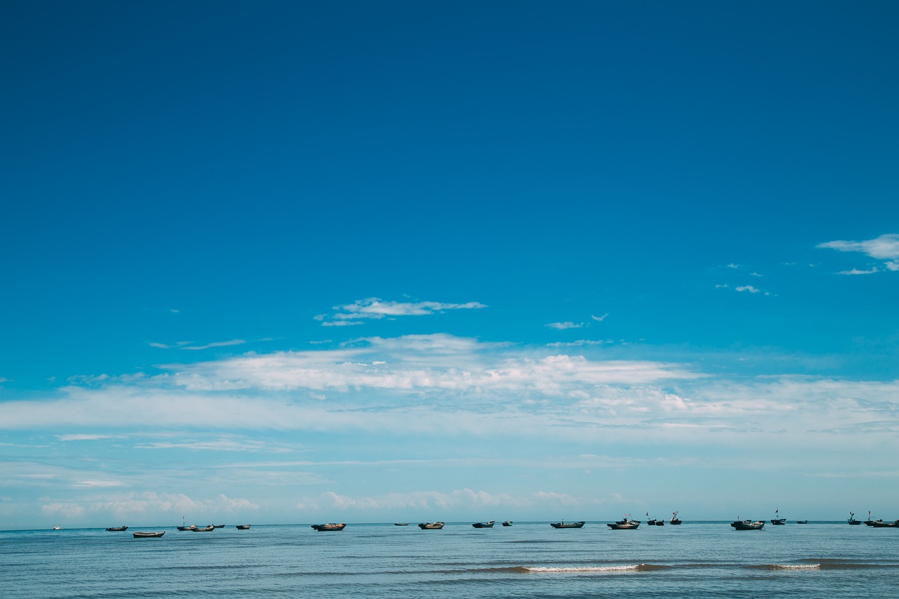 sea  ship  blue sky free photo