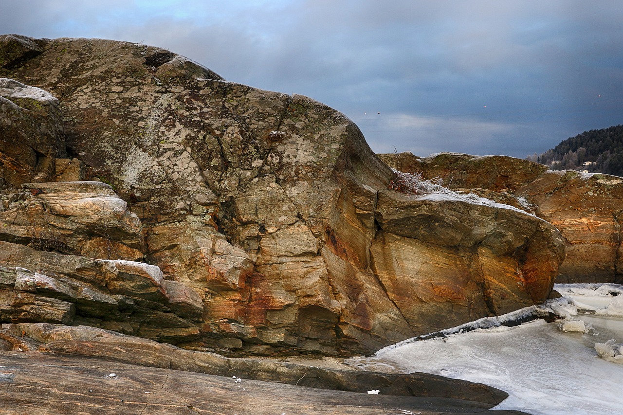 sea  rocks  frost free photo