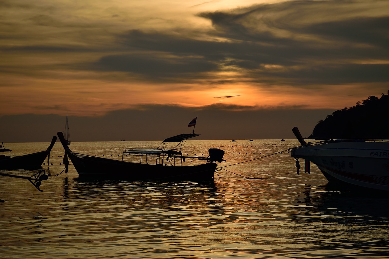 sea  boat  lipe free photo