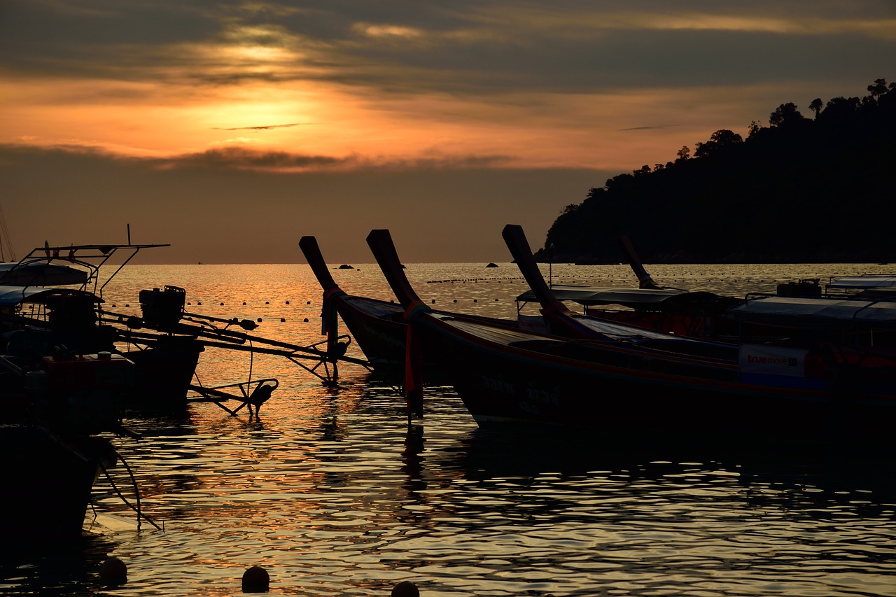 sea  boat  lipe free photo