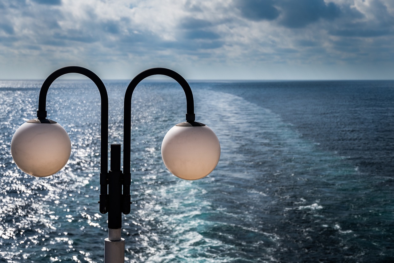 sea  lamp  water free photo