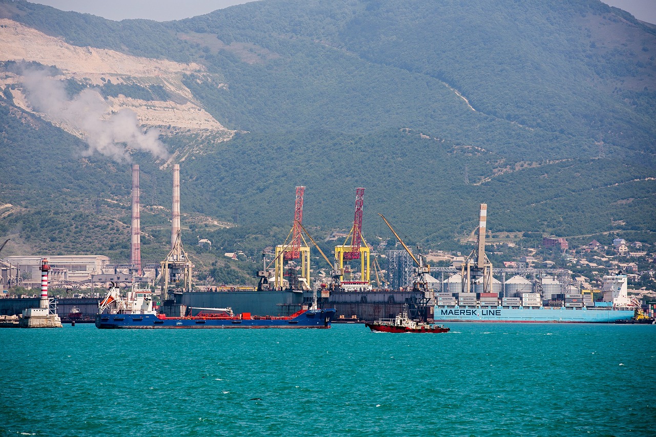 sea port crane free photo