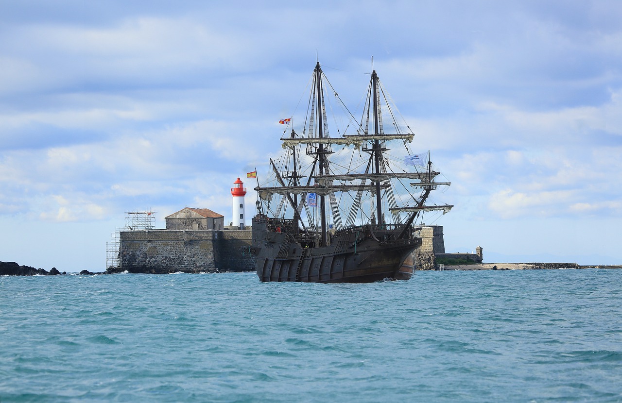 sea  blue  boat free photo